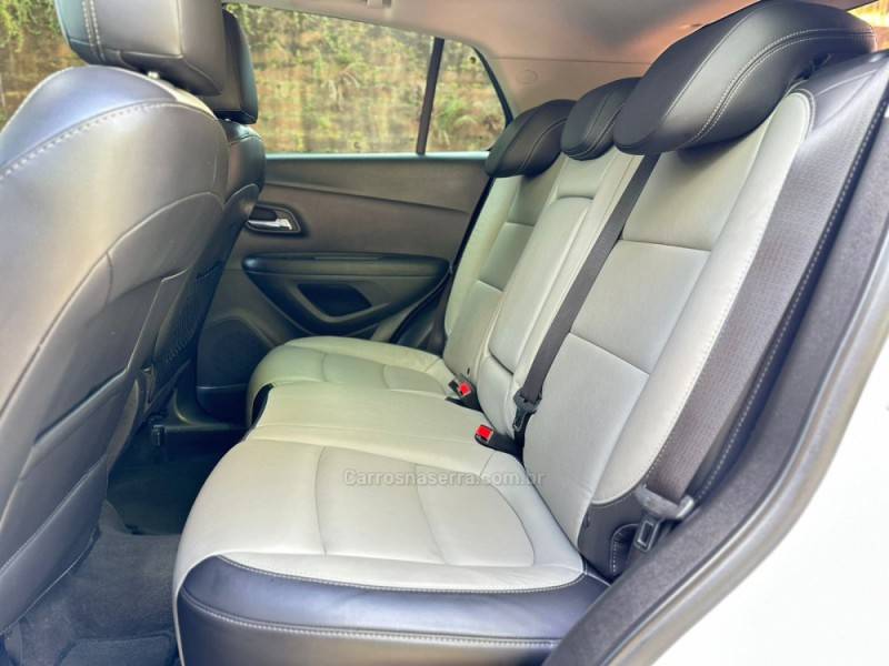 CHEVROLET - TRACKER - 2015/2016 - Branca - R$ 74.900,00