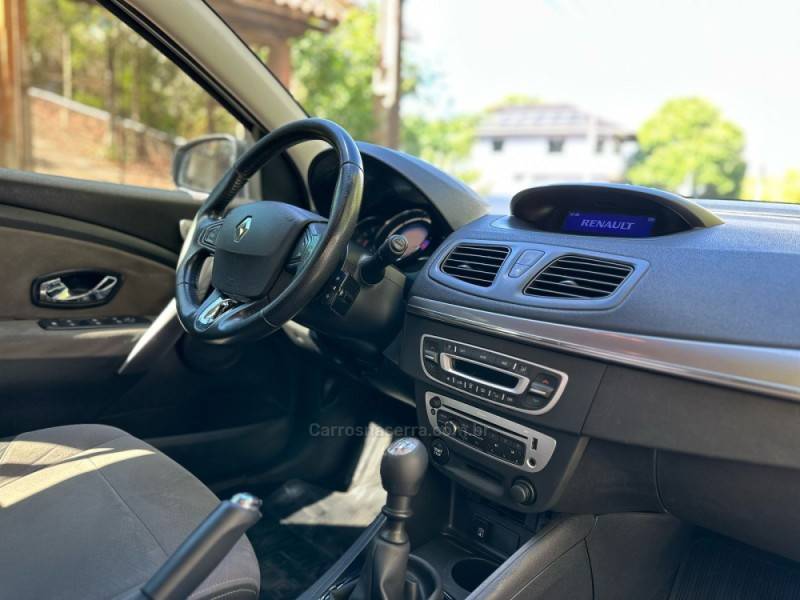 RENAULT - FLUENCE - 2014/2015 - Prata - R$ 41.900,00