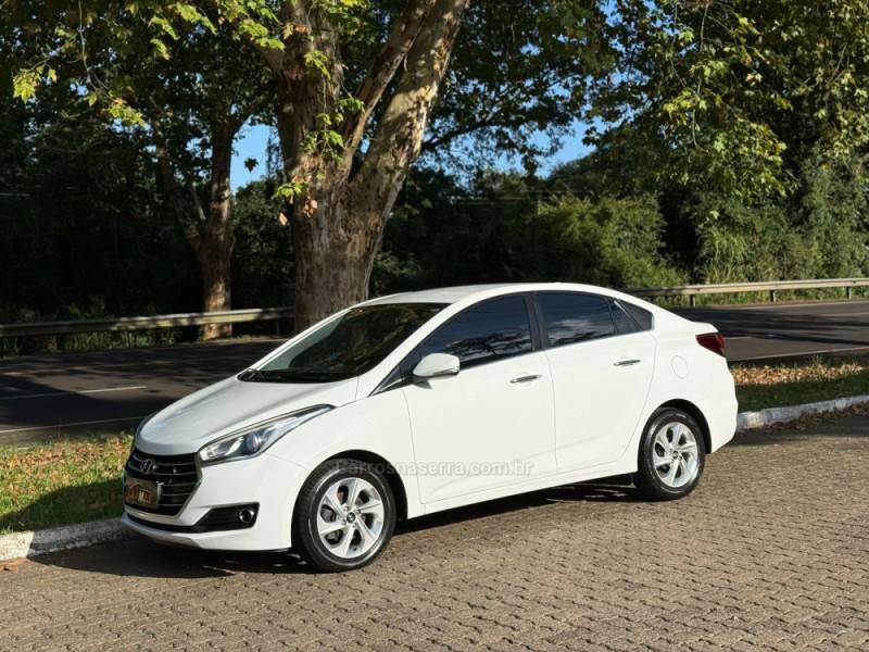 HYUNDAI - HB20S - 2016/2017 - Branca - R$ 68.900,00