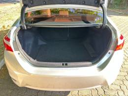 TOYOTA - COROLLA - 2016/2017 - Prata - R$ 94.900,00