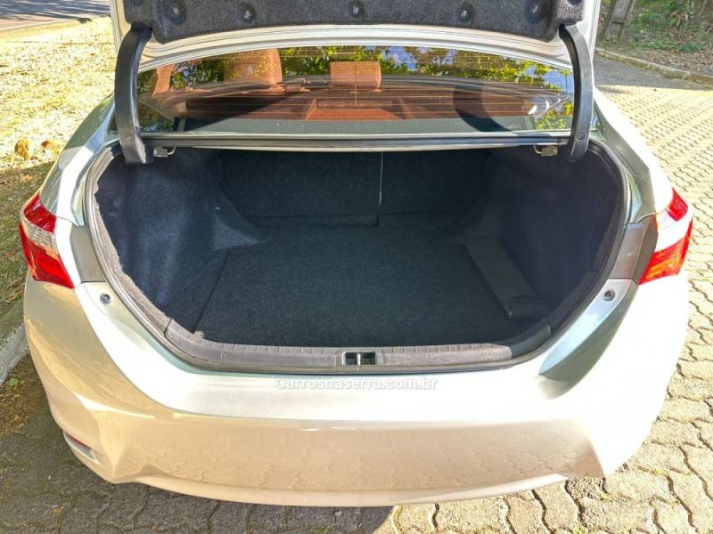 TOYOTA - COROLLA - 2016/2017 - Prata - R$ 94.900,00
