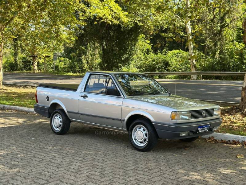 VOLKSWAGEN - SAVEIRO - 1993/1994 - Prata - R$ 38.900,00