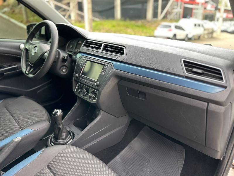 VOLKSWAGEN - VOYAGE - 2017/2018 - Branca - R$ 53.900,00