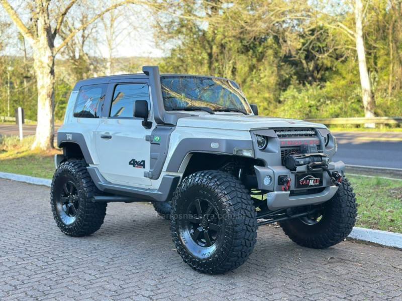TROLLER - T4 - 2017/2018 - Branca - R$ 225.900,00