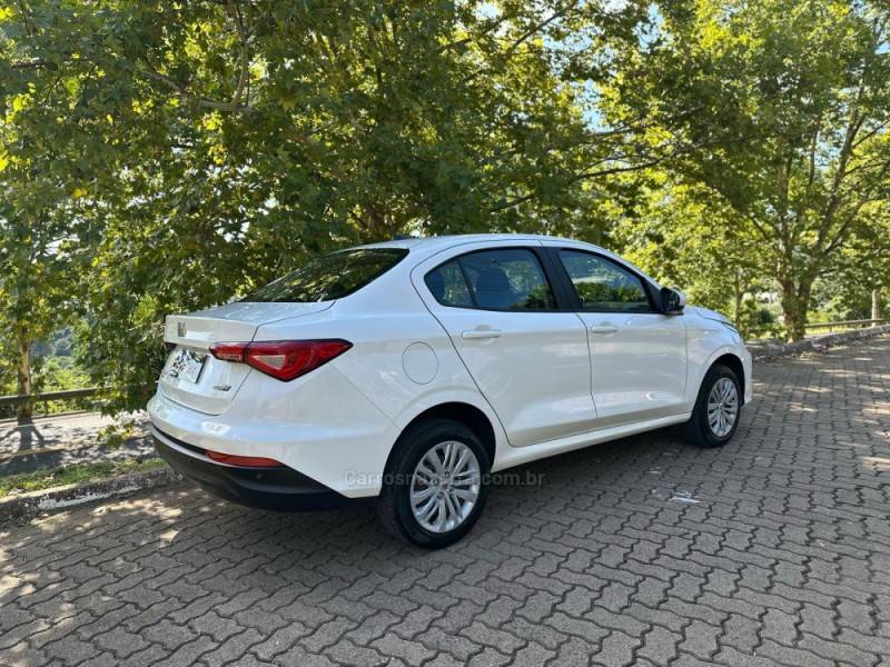 FIAT - CRONOS - 2022/2023 - Branca - R$ 87.900,00