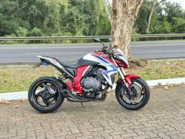 HONDA - CB 1000R - 2015/2015 - Vermelha - R$ 54.900,00