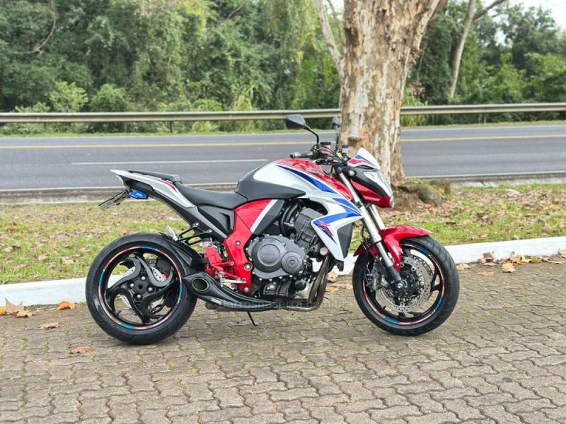 HONDA - CB 1000R - 2015/2015 - Vermelha - R$ 54.900,00