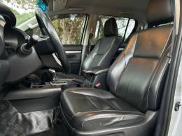 TOYOTA - HILUX - 2017/2017 - Prata - R$ 175.900,00