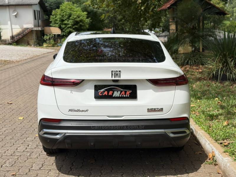 FIAT - FASTBACK - 2023/2023 - Branca - R$ 115.900,00