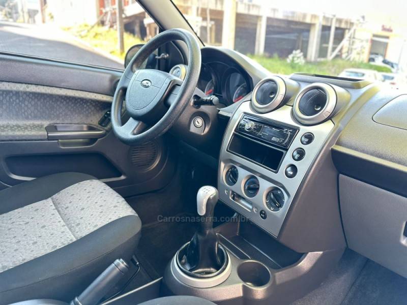 FORD - FIESTA - 2012/2013 - Branca - R$ 36.900,00