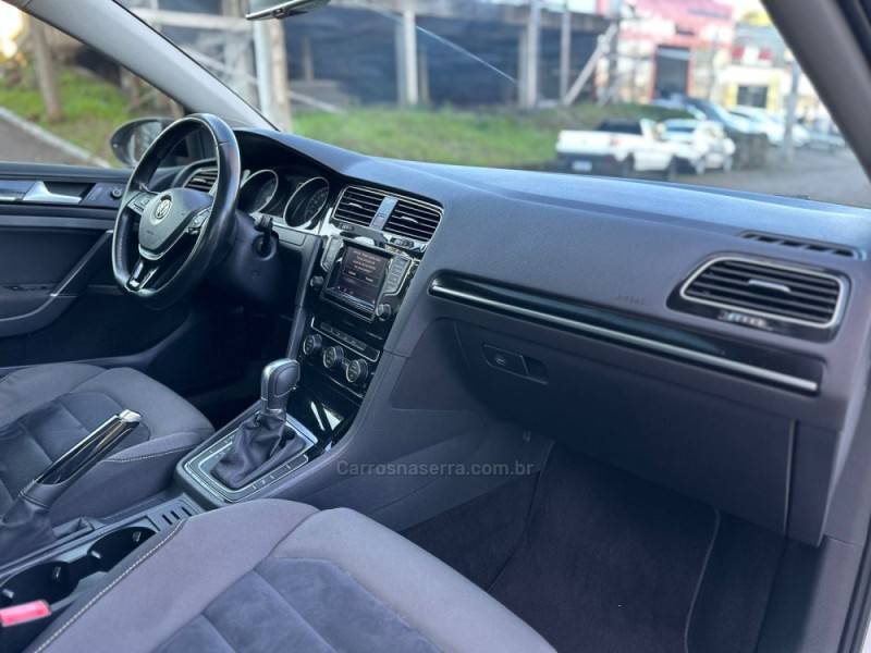 VOLKSWAGEN - GOLF - 2015/2015 - Branca - R$ 87.900,00