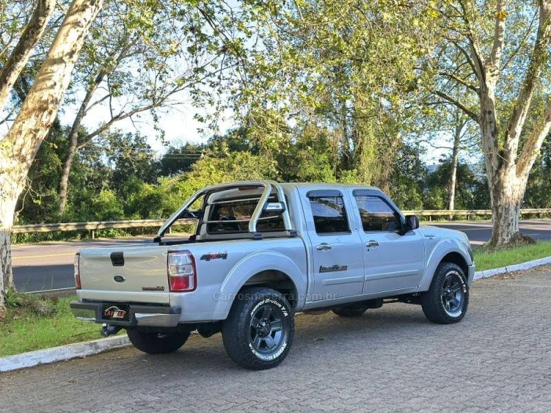 FORD - RANGER - 2010/2011 - Prata - R$ 68.900,00