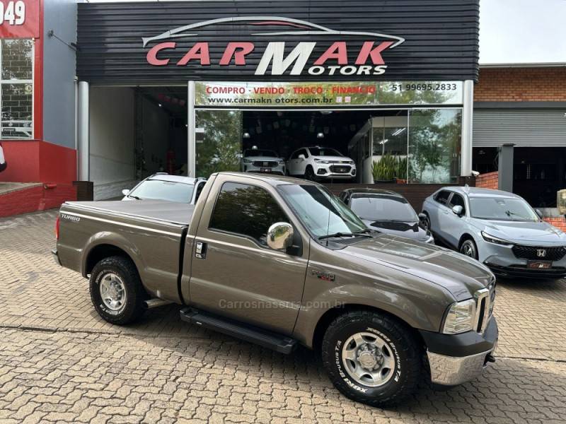 FORD - F-250 - 2001/2001 - Cinza - R$ 239.900,00