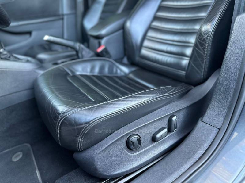 VOLKSWAGEN - JETTA - 2013/2013 - Cinza - R$ 77.900,00