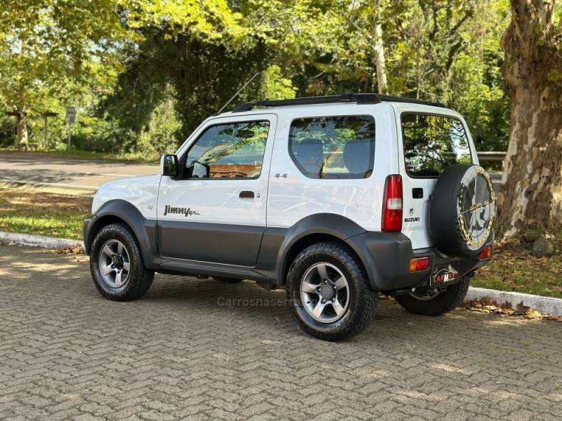 SUZUKI - JIMNY - 2015/2016 - Branca - R$ 78.900,00
