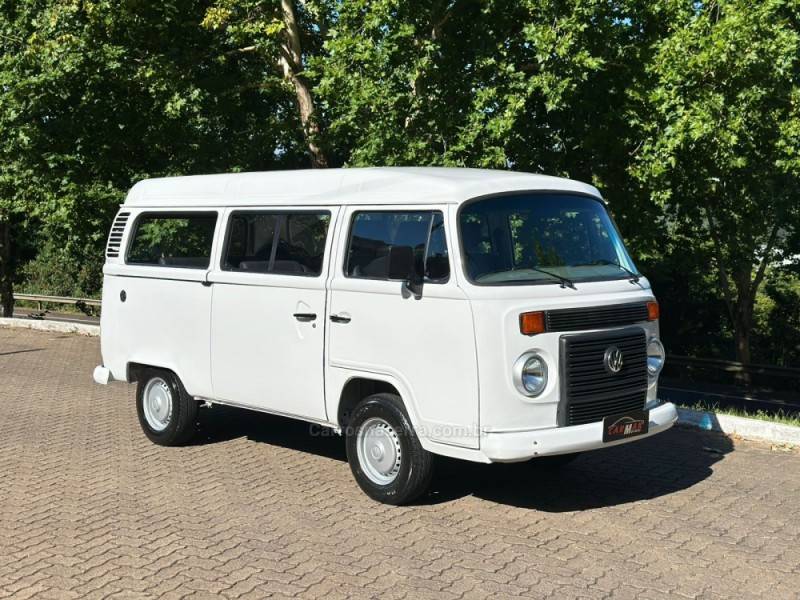 VOLKSWAGEN - KOMBI - 2013/2014 - Branca - R$ 67.900,00