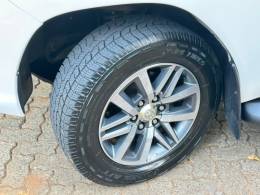 TOYOTA - HILUX - 2017/2018 - Branca - R$ 175.000,00