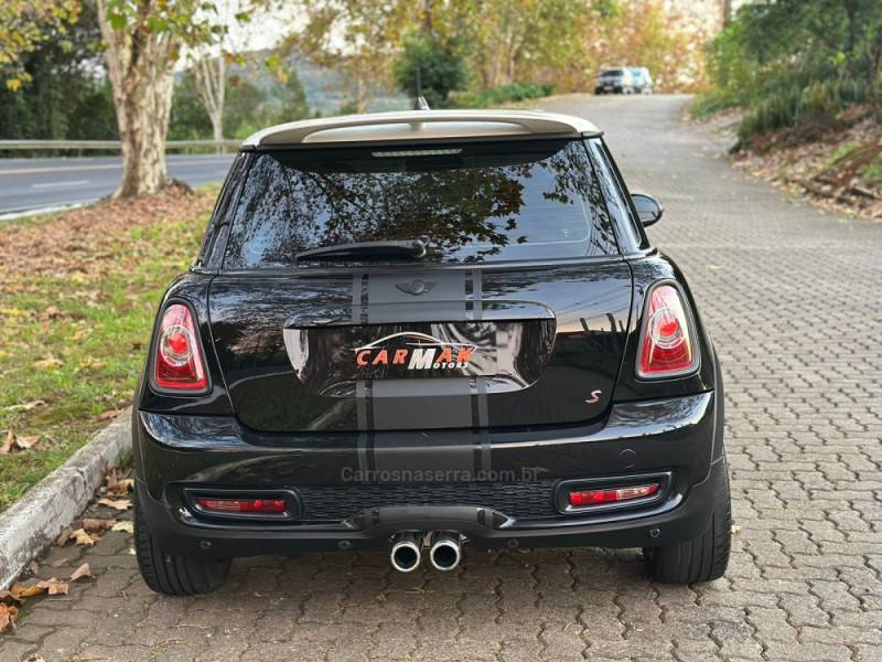 MINI - COOPER - 2013/2013 - Preta - R$ 75.900,00