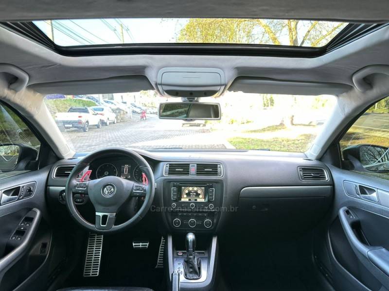 VOLKSWAGEN - JETTA - 2013/2013 - Cinza - R$ 77.900,00
