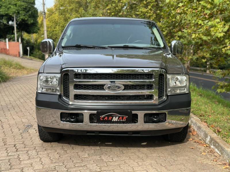 FORD - F-250 - 2001/2001 - Cinza - R$ 239.900,00