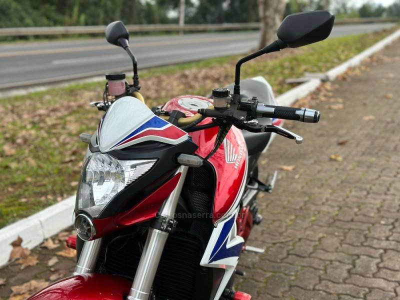 HONDA - CB 1000R - 2015/2015 - Vermelha - R$ 54.900,00