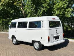 VOLKSWAGEN - KOMBI - 2013/2014 - Branca - R$ 67.900,00
