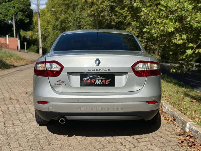 RENAULT - FLUENCE - 2014/2015 - Prata - R$ 41.900,00