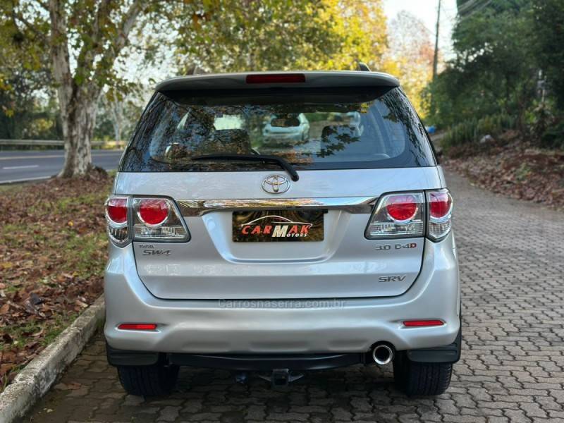 TOYOTA - HILUX SW4 - 2014/2014 - Prata - R$ 149.900,00