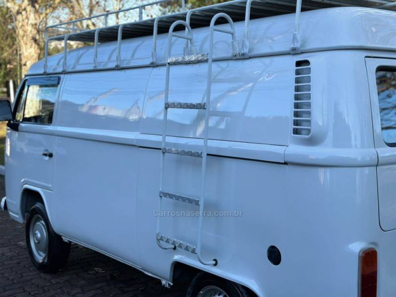 VOLKSWAGEN - KOMBI - 2013/2014 - Branca - R$ 58.900,00