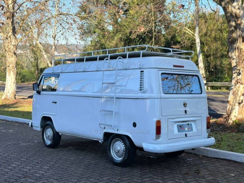 VOLKSWAGEN - KOMBI - 2013/2014 - Branca - R$ 58.900,00