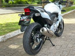 HONDA - CB 300R - 2014/2014 - Branca - R$ 16.900,00