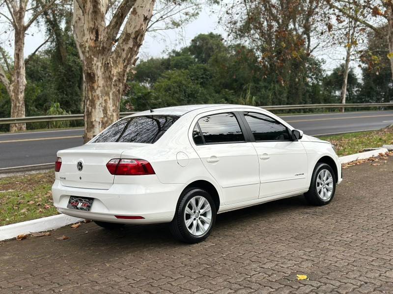 VOLKSWAGEN - VOYAGE - 2017/2018 - Branca - R$ 53.900,00