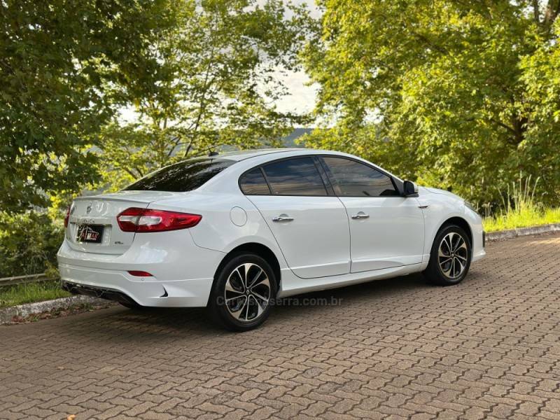 RENAULT - FLUENCE - 2015/2016 - Branca - R$ 72.900,00