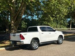 TOYOTA - HILUX - 2017/2018 - Branca - R$ 175.000,00