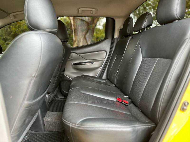 MITSUBISHI - L200 TRITON - 2021/2022 - Amarela - R$ 199.900,00