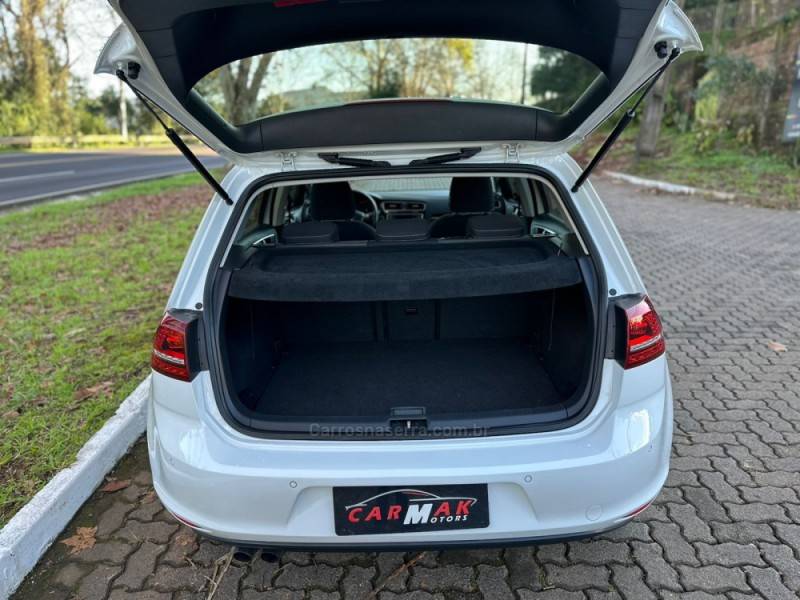 VOLKSWAGEN - GOLF - 2015/2015 - Branca - R$ 87.900,00