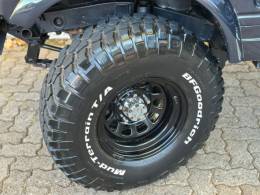 SUZUKI - SAMURAI - 1994/1995 - Cinza - R$ 48.900,00