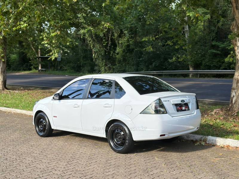 FORD - FIESTA - 2012/2013 - Branca - R$ 35.900,00