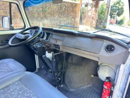 VOLKSWAGEN - KOMBI - 2013/2014 - Branca - R$ 67.900,00