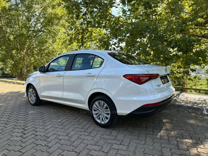 FIAT - CRONOS - 2022/2023 - Branca - R$ 87.900,00