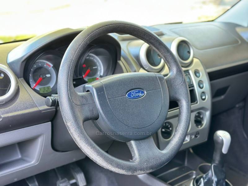 FORD - FIESTA - 2012/2013 - Branca - R$ 36.900,00