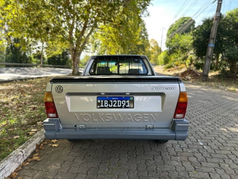 VOLKSWAGEN - SAVEIRO - 1993/1994 - Prata - R$ 38.900,00