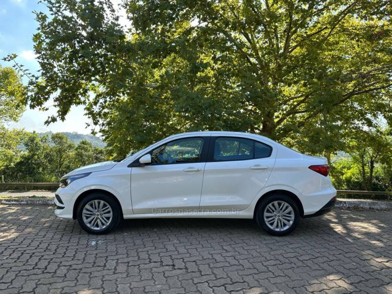 FIAT - CRONOS - 2022/2023 - Branca - R$ 87.900,00