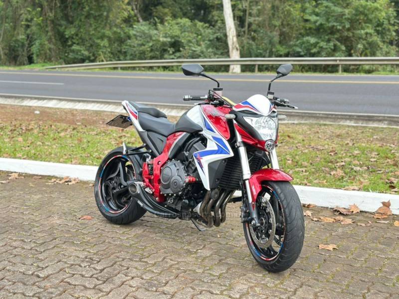 HONDA - CB 1000R - 2015/2015 - Vermelha - R$ 54.900,00