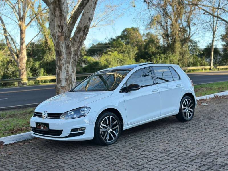 VOLKSWAGEN - GOLF - 2015/2015 - Branca - R$ 87.900,00