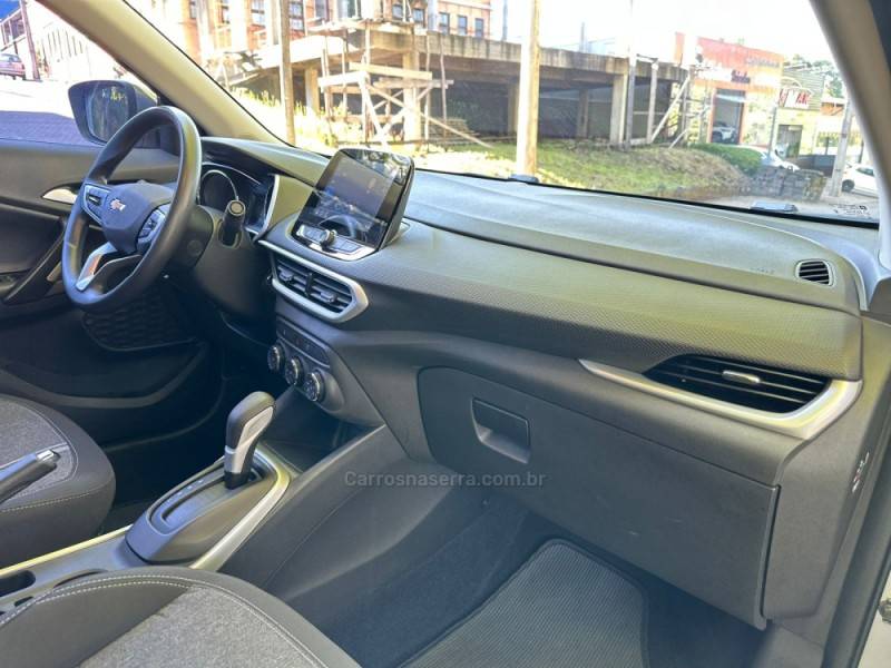 CHEVROLET - TRACKER - 2023/2024 - Prata - R$ 104.900,00