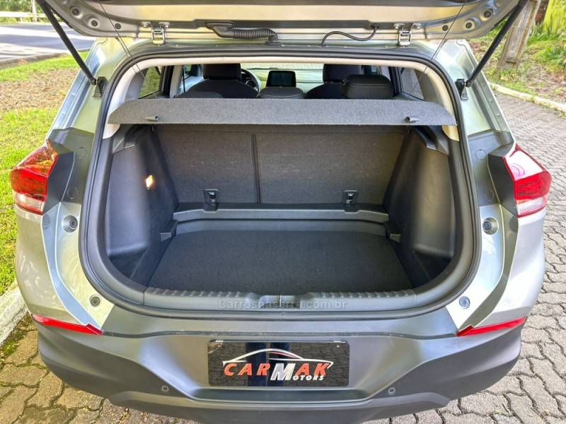 CHEVROLET - TRACKER - 2023/2024 - Prata - R$ 104.900,00