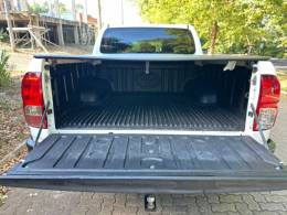 TOYOTA - HILUX - 2017/2018 - Branca - R$ 175.000,00