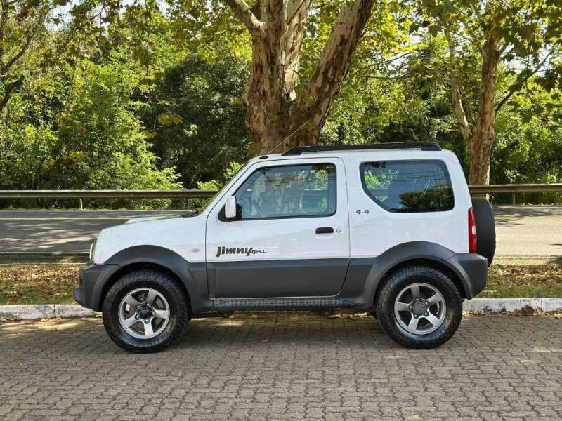 SUZUKI - JIMNY - 2015/2016 - Branca - R$ 78.900,00