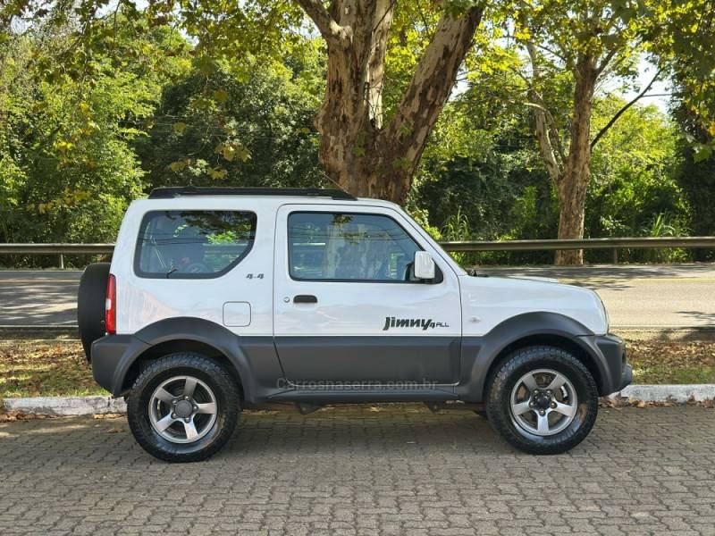 SUZUKI - JIMNY - 2015/2016 - Branca - R$ 78.900,00